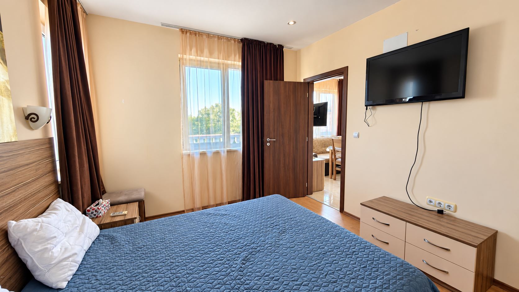Cosy Small One-Bedroom Apartment in a Complex with a Swimming Pool and 24-Hour Security