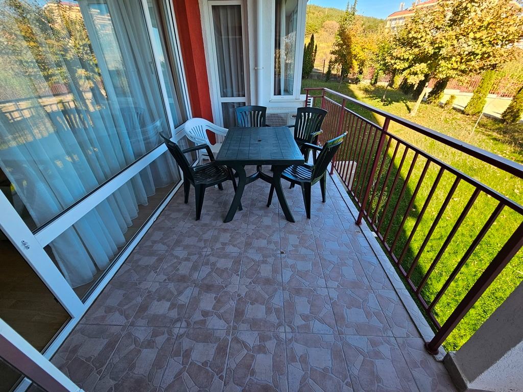 First line in Sveti Vlas – spacious apartment with two bedrooms and excellent infrastructure