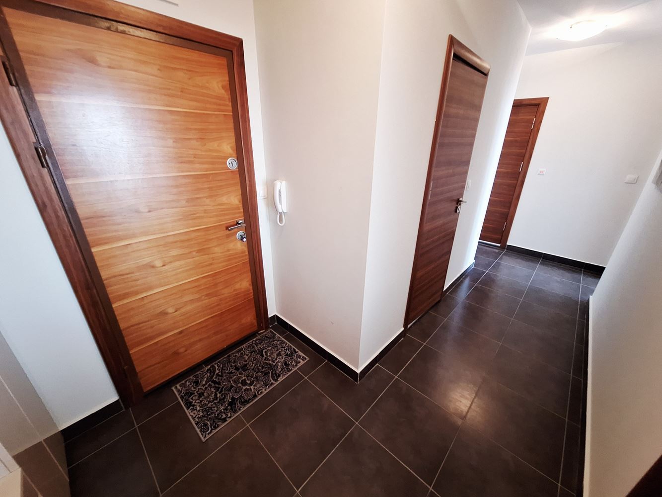 Spacious two-bedroom apartment with parking space only 200 meters from the sea in Sveti Vlas
