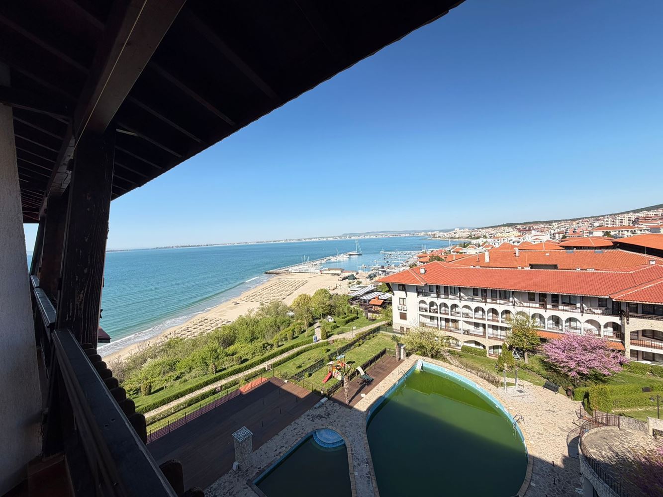 One-bedroom apartment with sea view just meters from the beach in Sveti Vlas
