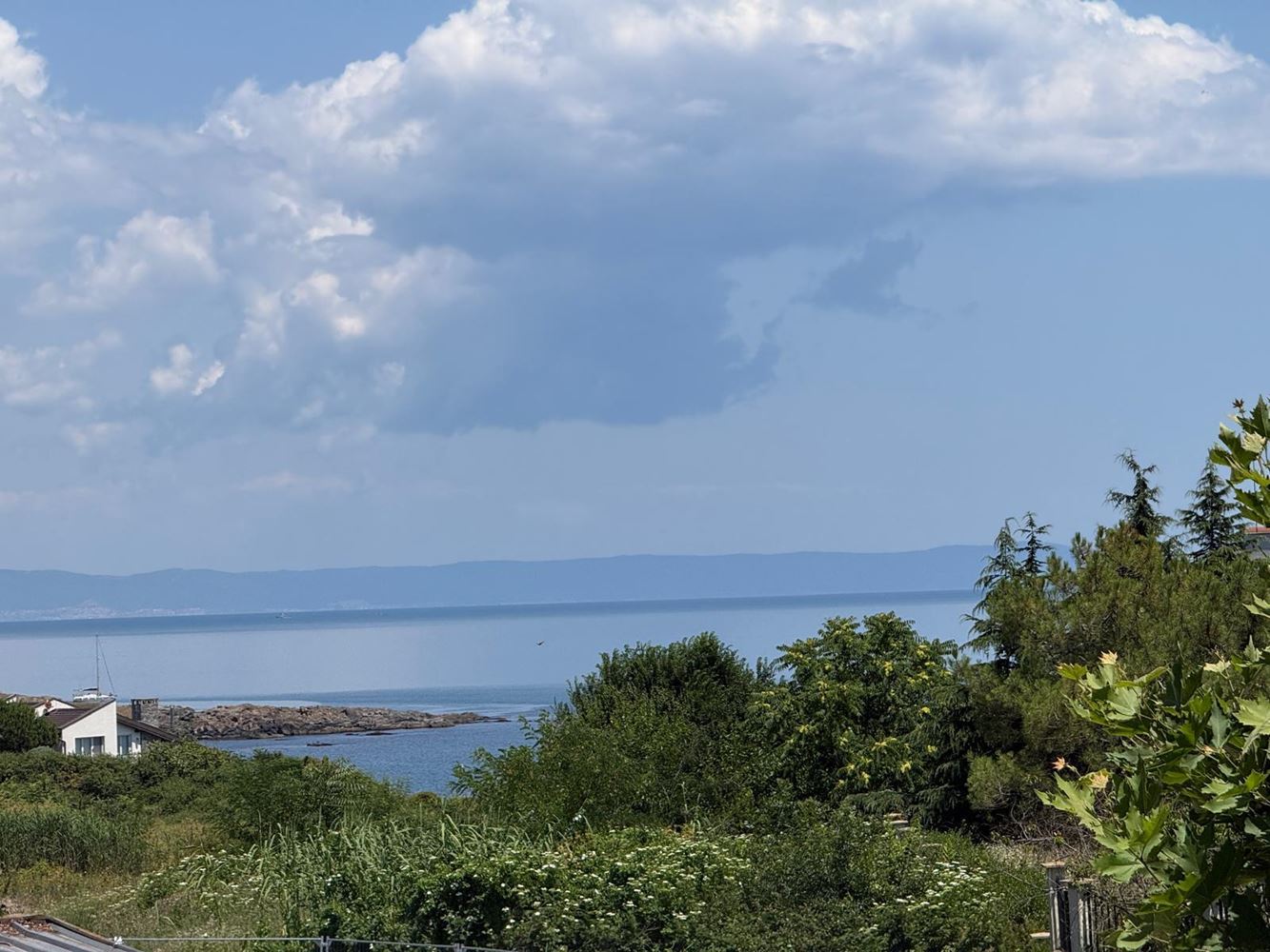 First Line in Chernomorets – Studio with Sea View