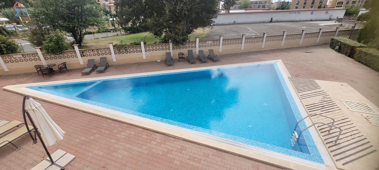 Cozy one-bedroom apartment with new furnishings in a gated complex near the sea in Elenite Resort