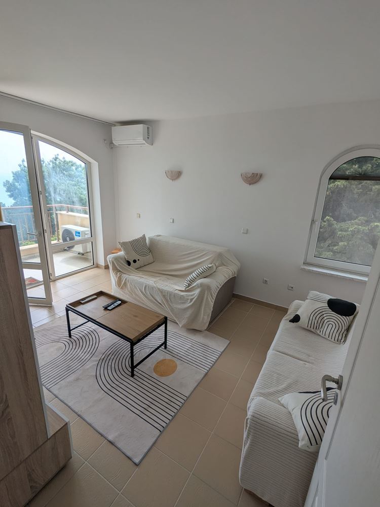 Spacious apartment with two bedrooms and frontal sea panorama in a residential complex in Ravda