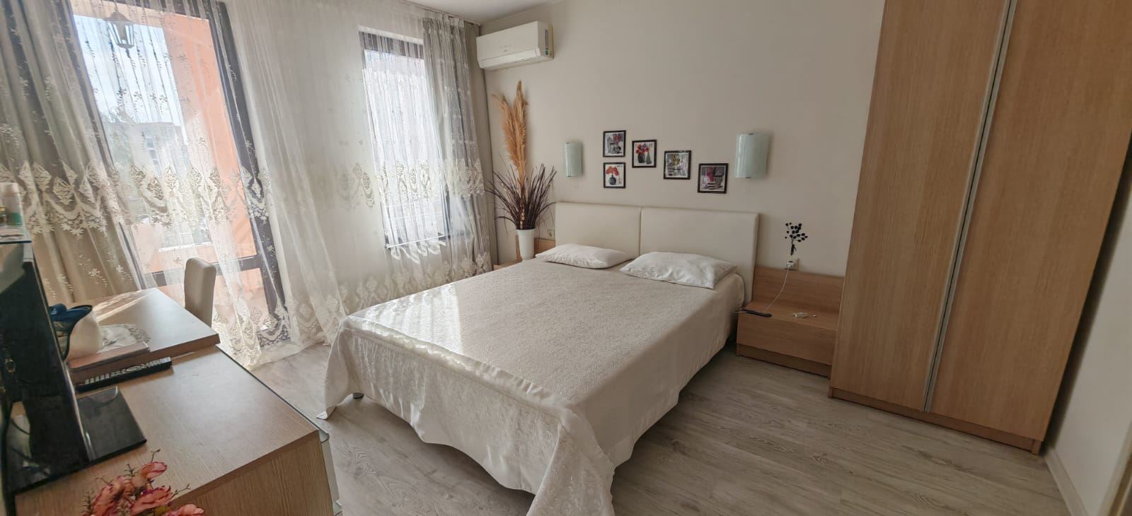 Three-room Apartment with Pool Views and Partial Sea Views, 200 Metres from the Beach in Sveti Vlas