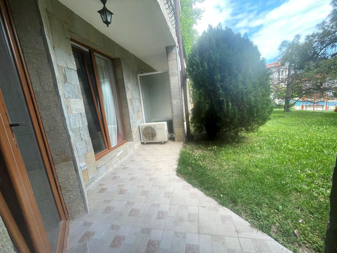 One-bedroom apartment with direct access to the pool in a complex in Sveti Vlas