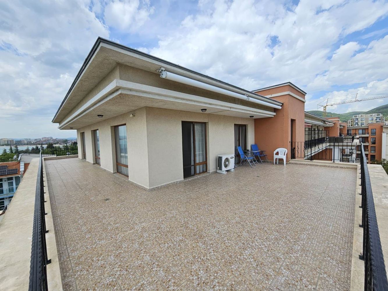 Sveti Vlas – three-bedroom apartment with direct panoramic sea view in a first-line complex