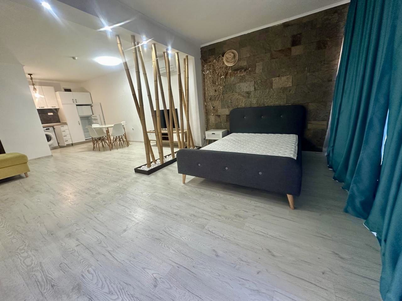 Spacious ground-floor studio with terrace and potential for a one-bedroom apartment – only 300 m from the sea