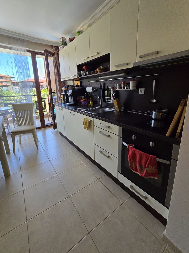 One-bedroom apartment in Sveti Vlas with direct access to the swimming pool – a quiet place for living and relaxation