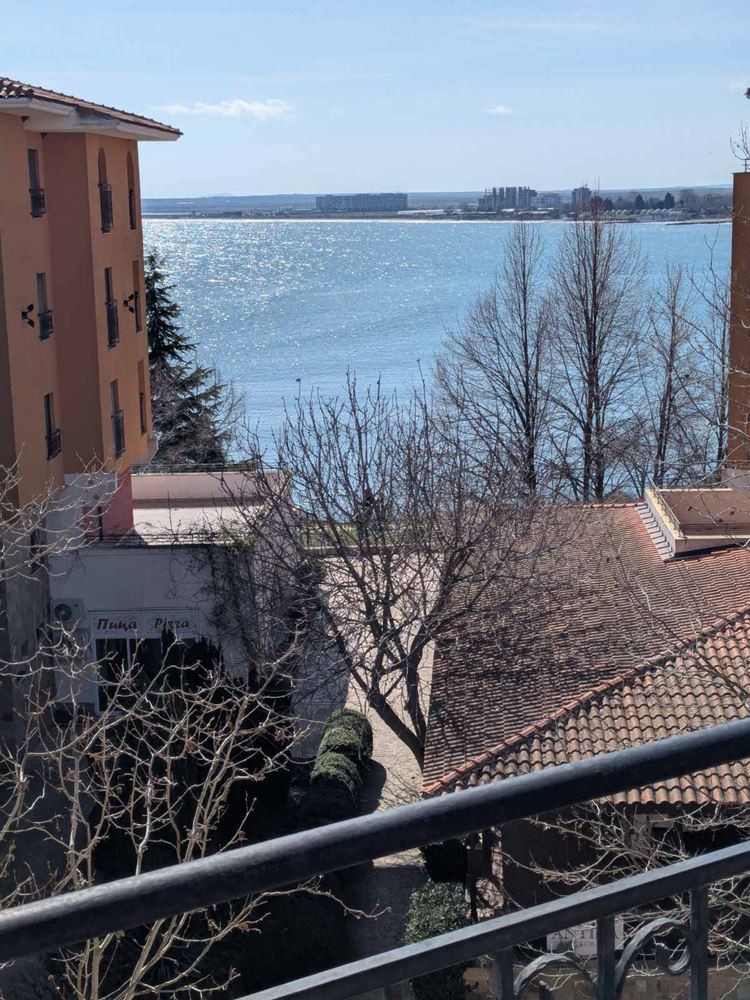 One-bedroom apartment with direct sea view in a luxury first-line complex in Aheloy