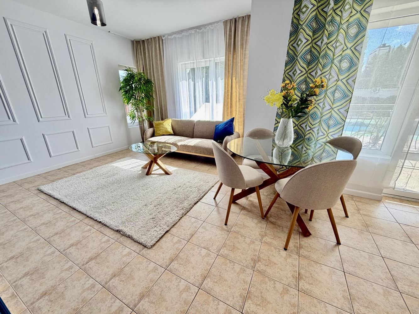 Stylish and Modernly Furnished One-Bedroom Apartment with Pool View in Sveti Vlas