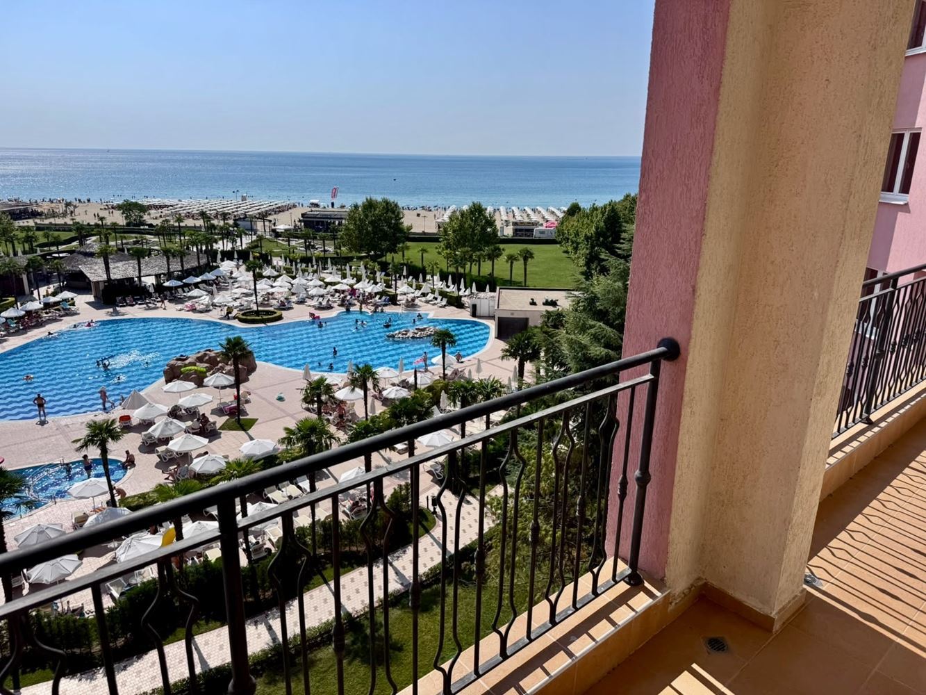 Luxury Seaside Apartment with Panoramic View in a Prestigious Complex in Sunny Beach