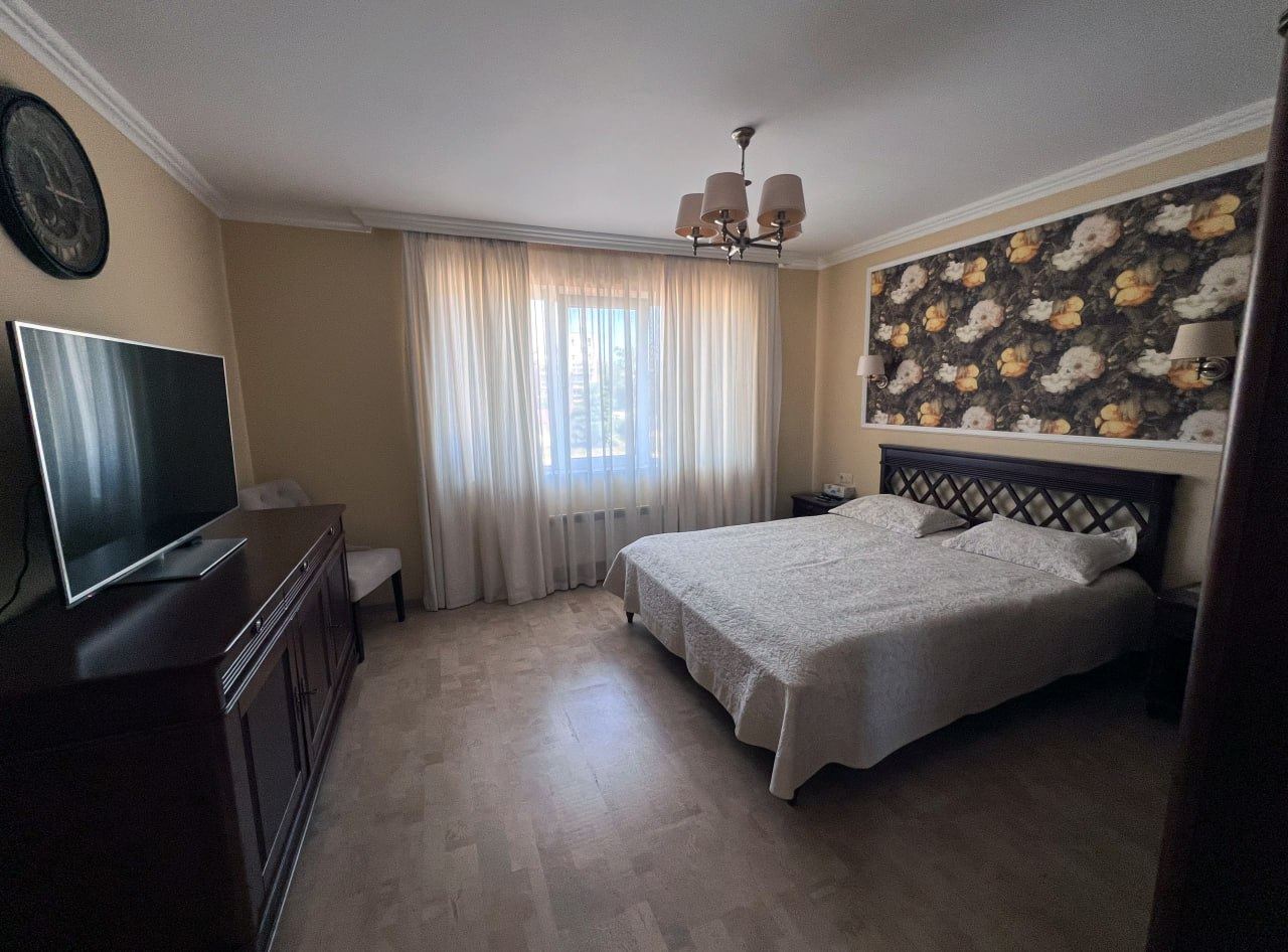 Spacious Three-Bedroom Apartment with Panoramic Sea View Only 50 Meters from the Beach – Low Maintenance Fee!