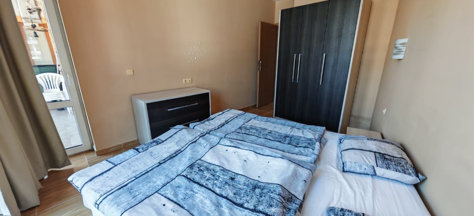 Three-room apartment 200 m from the sea in Sveti Vlas with two terraces and partial sea view