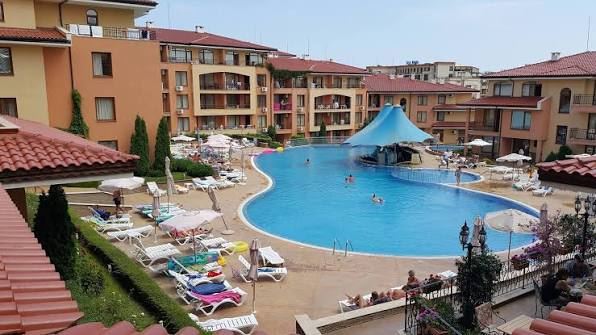 Three-room apartment 200 m from the sea in Sveti Vlas with two terraces and partial sea view