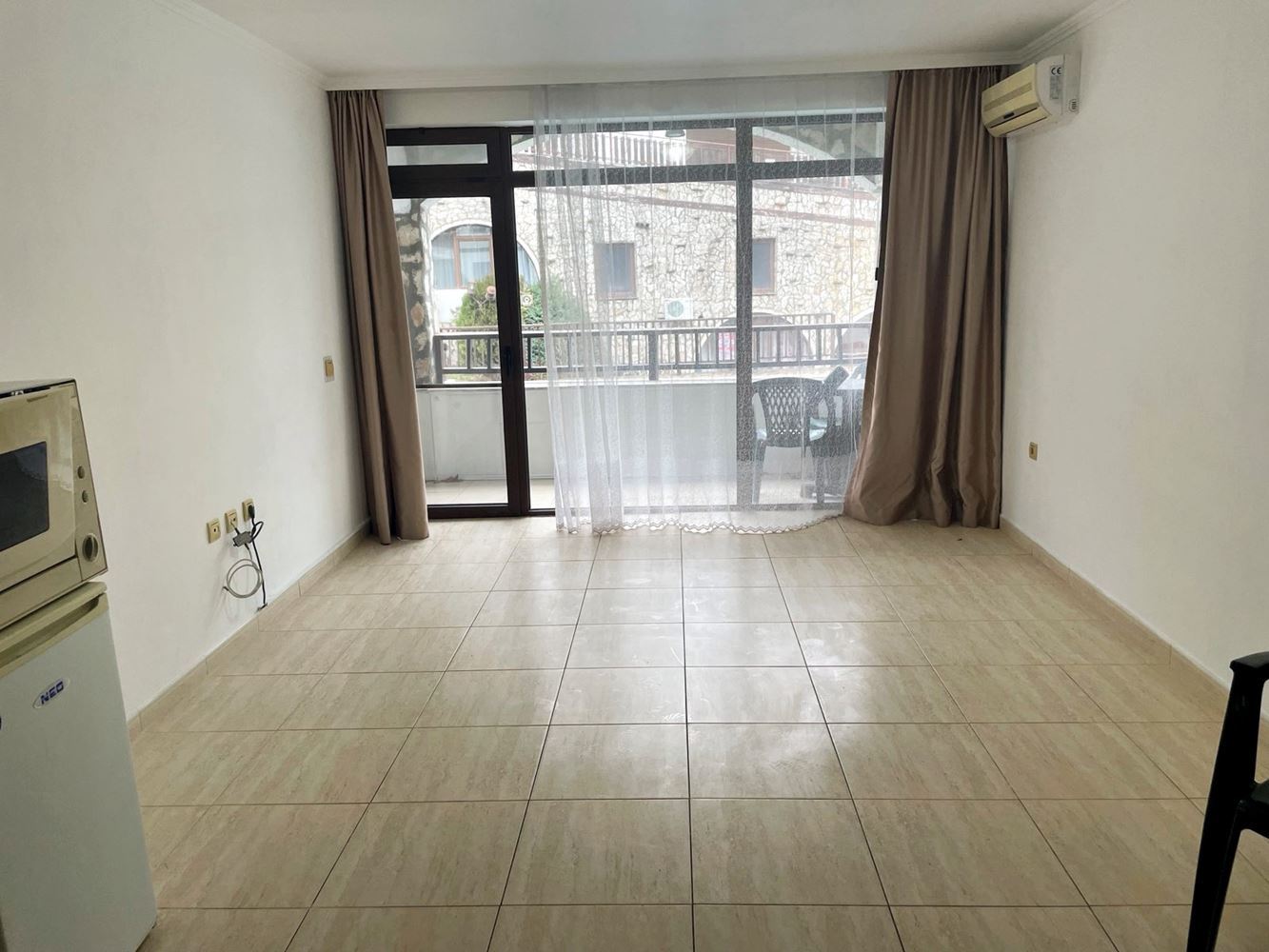 Luxury and tranquility on the first sea line in Sveti Vlas – spacious one-bedroom apartment with pool view