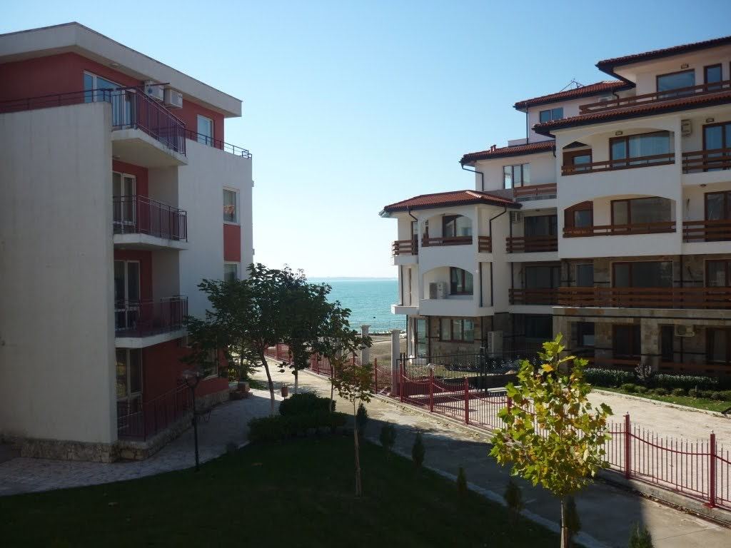 Fully Furnished One-Bedroom Apartment on the Beachfront with Sea View in Elenite