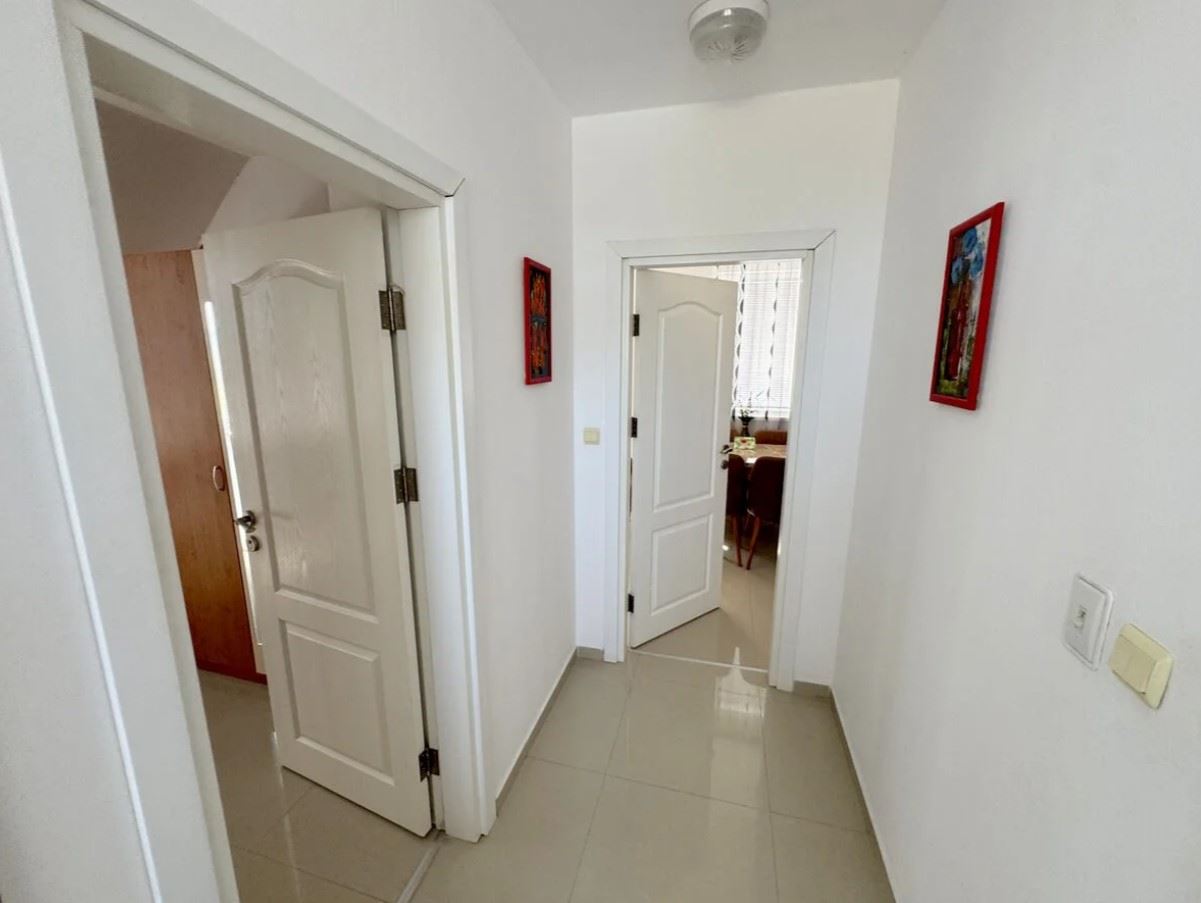 One-bedroom apartment in Ravda – fully furnished, in a residential building and 500 metres from the sea
