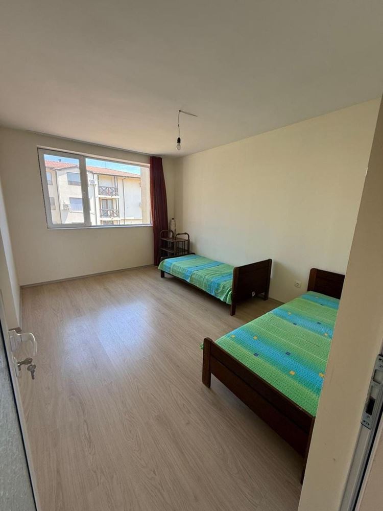 Spacious Two-Bedroom Apartment with Sea View, 500 m from the Beach in Chernomorets
