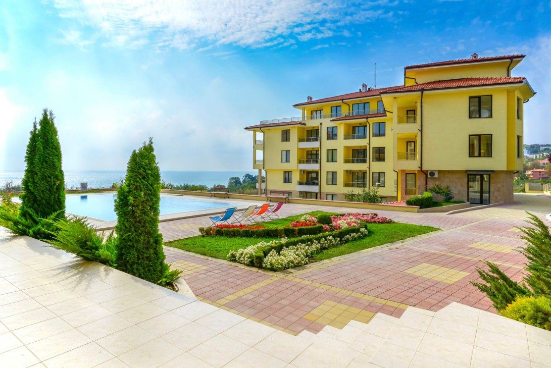 Furnished One-Bedroom Apartment on the First Sea Line with Sea View in Byala
