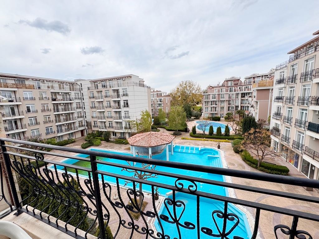 One-bedroom apartment with pool view in a prestigious complex in Sunny Beach
