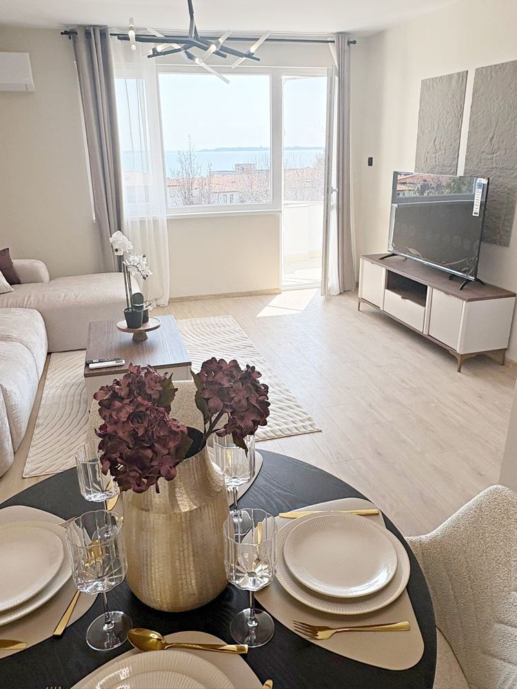 Two independent residential spaces with sea view in the center of Sveti Vlas – designer interior and private parking space