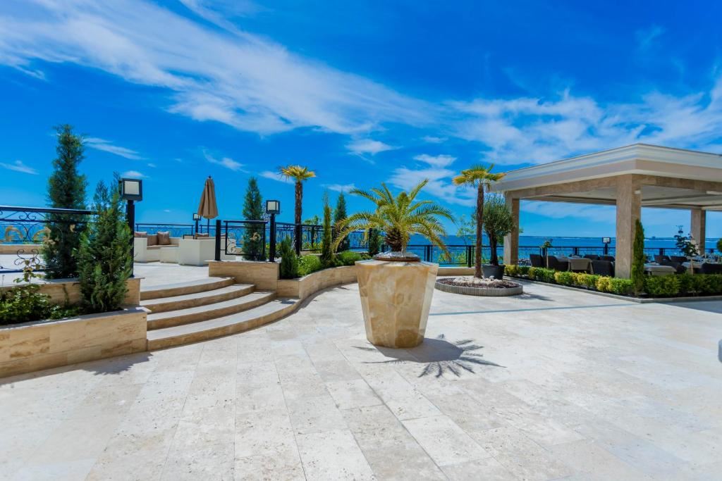  Elegant studio on the first sea line in a prestigious complex in Sveti Vlas – comfort, style and sea panorama