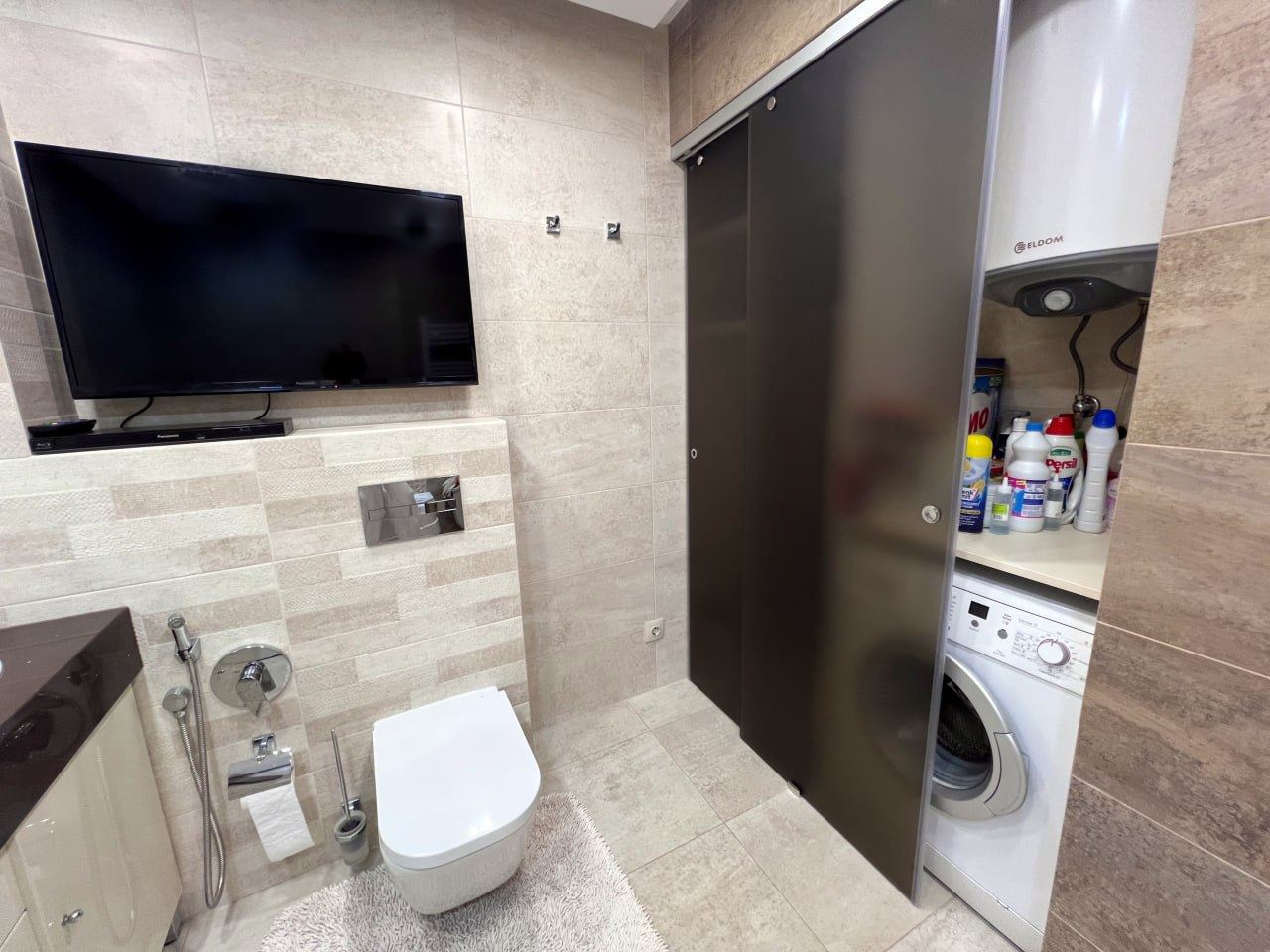 Spacious Three-Bedroom Apartment with Panoramic Sea View Only 50 Meters from the Beach – Low Maintenance Fee!