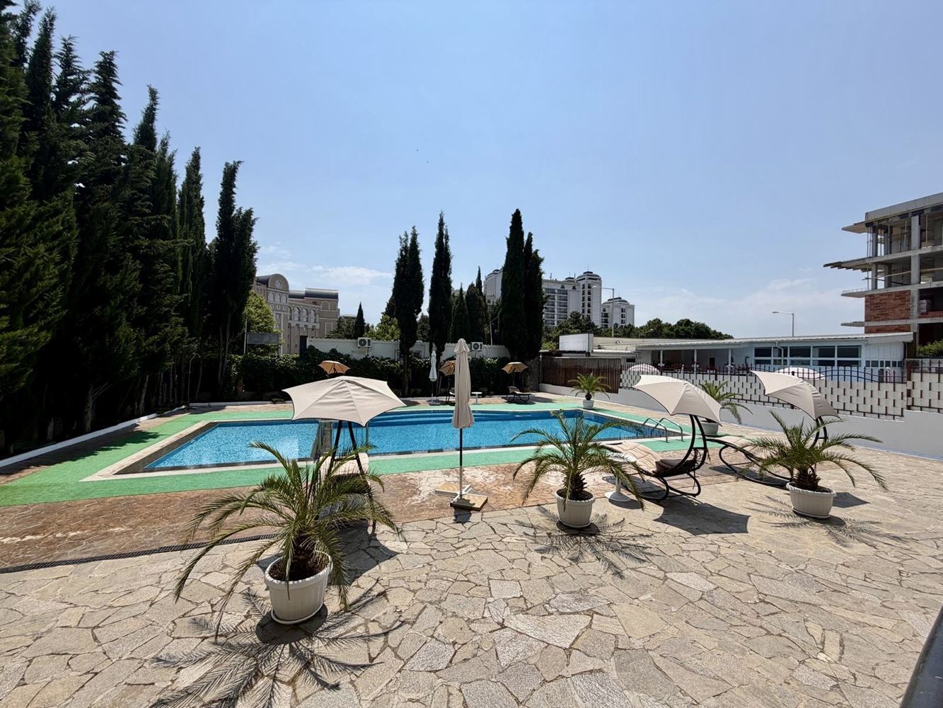 Stylish and Modernly Furnished One-Bedroom Apartment with Pool View in Sveti Vlas