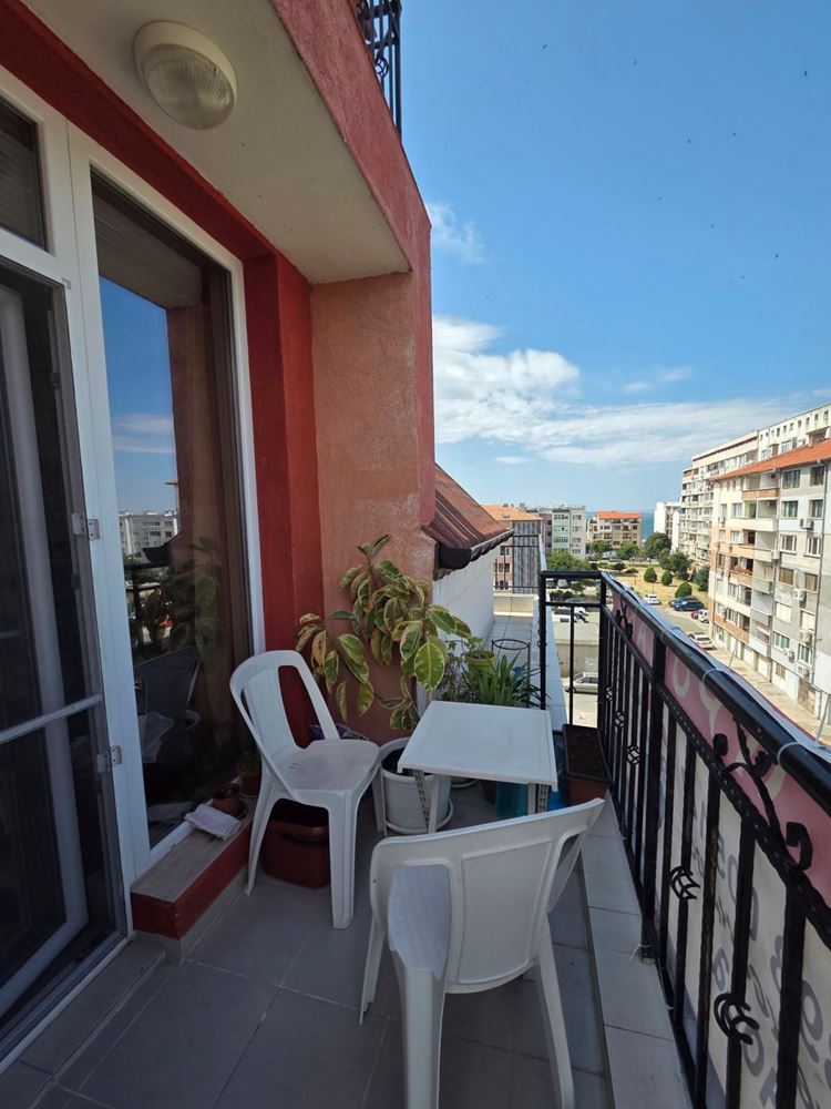 Spacious one-bedroom apartment with panoramic view of the salt lakes and the sea in Pomorie