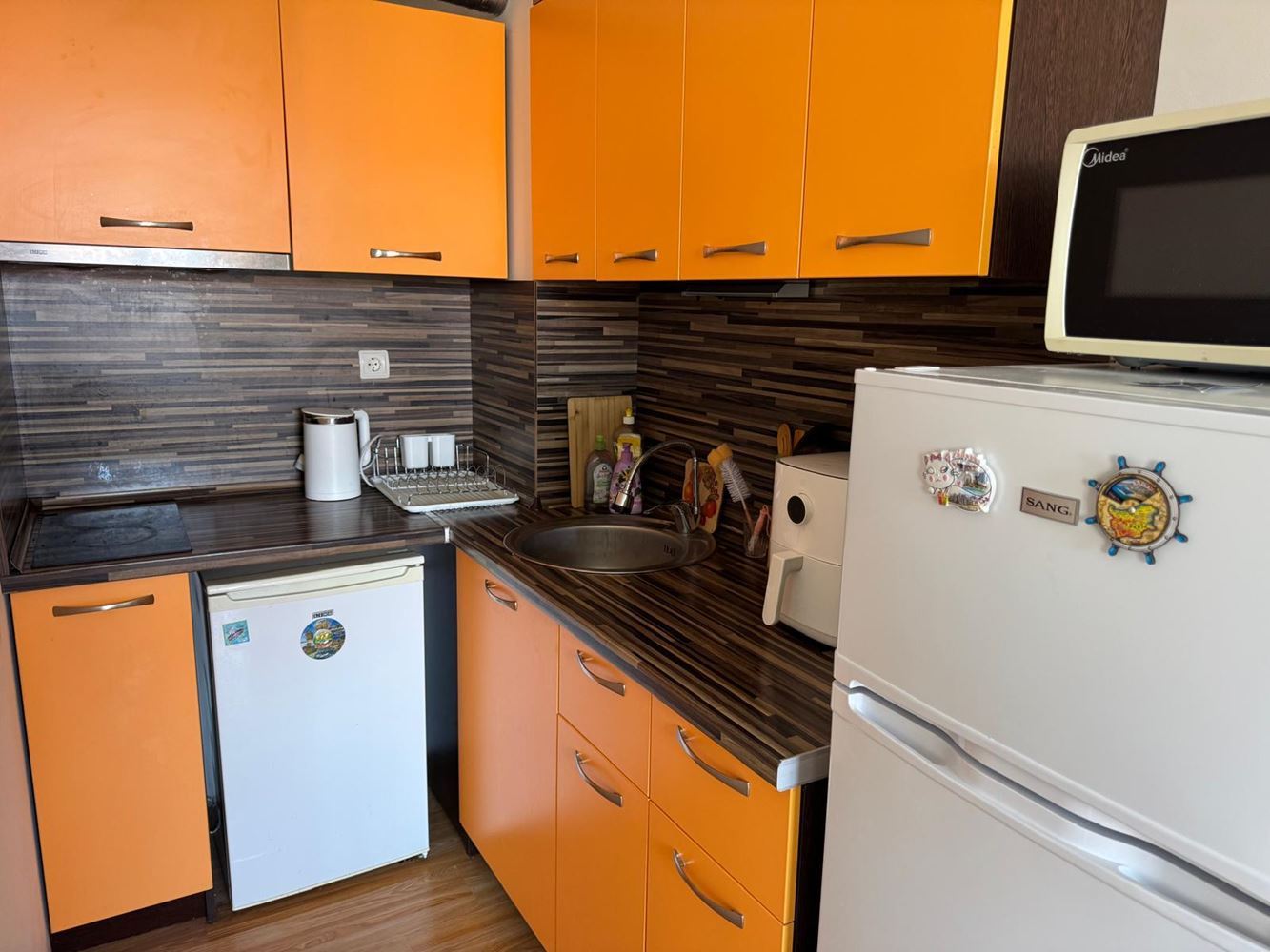 Spacious studio with sea view and separate sleeping area in Aheloy