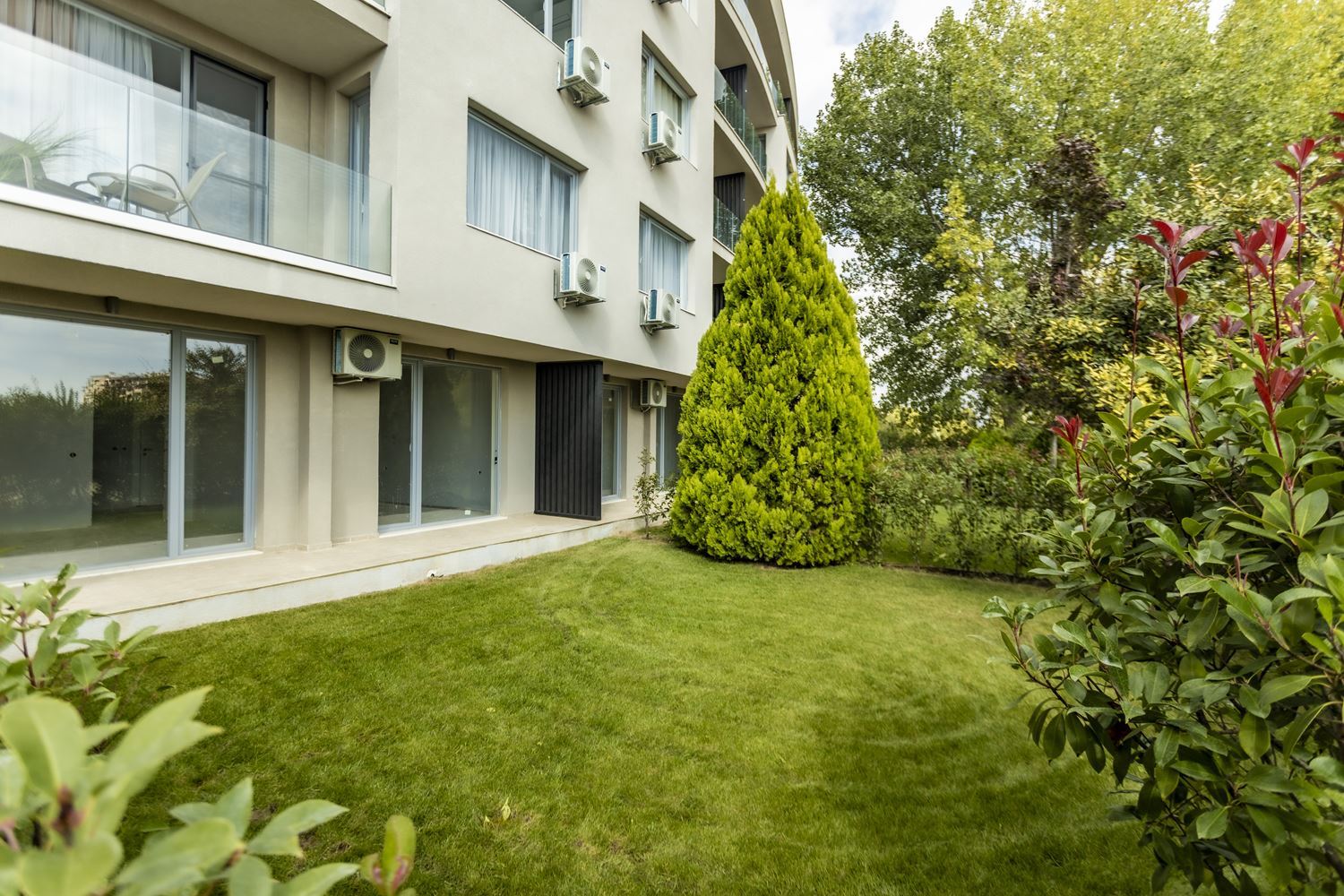 Apartment with Two Bedrooms, South Exposure on the First Sea Line – Space, Comfort and Excellent Investment Opportunity