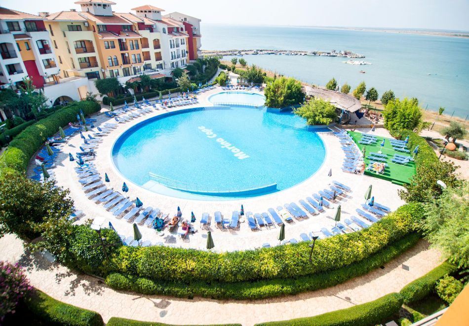 Aheloy – Studio Apartment on the First Line to the Sea with Pool View and Excellent Amenities