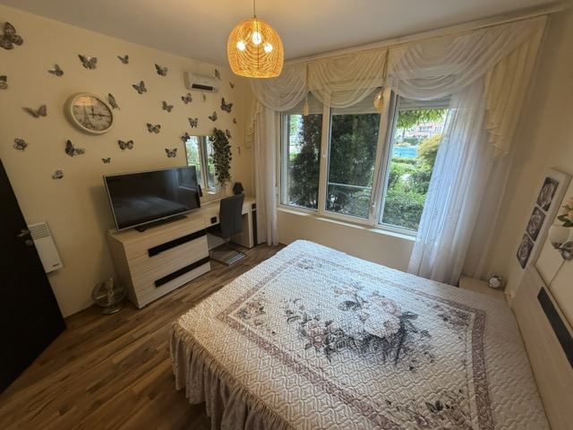 Spacious Three-Bedroom Apartment Close to the Sea with Excellent Complex Facilities