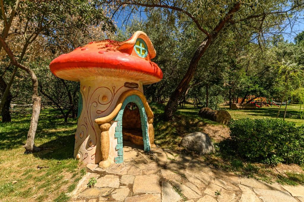 One-Bedroom Apartment with a View of the Park and Swimming Pool in a Prestigious Complex in Sunny Beach