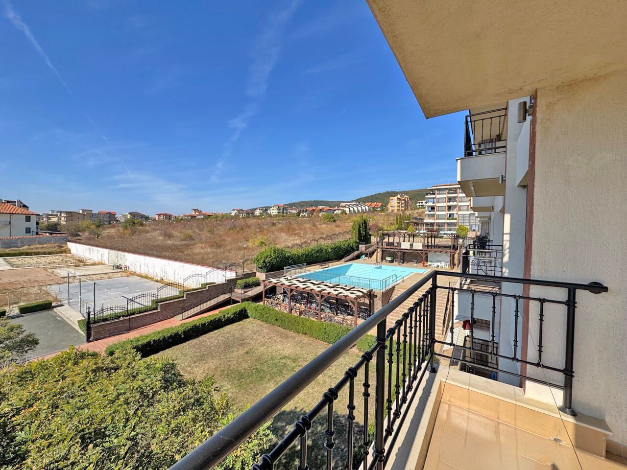 One-Bedroom Apartment with Sea View in Sveti Vlas – Luxury, Swimming Pools and SPA Facilities All Year Round