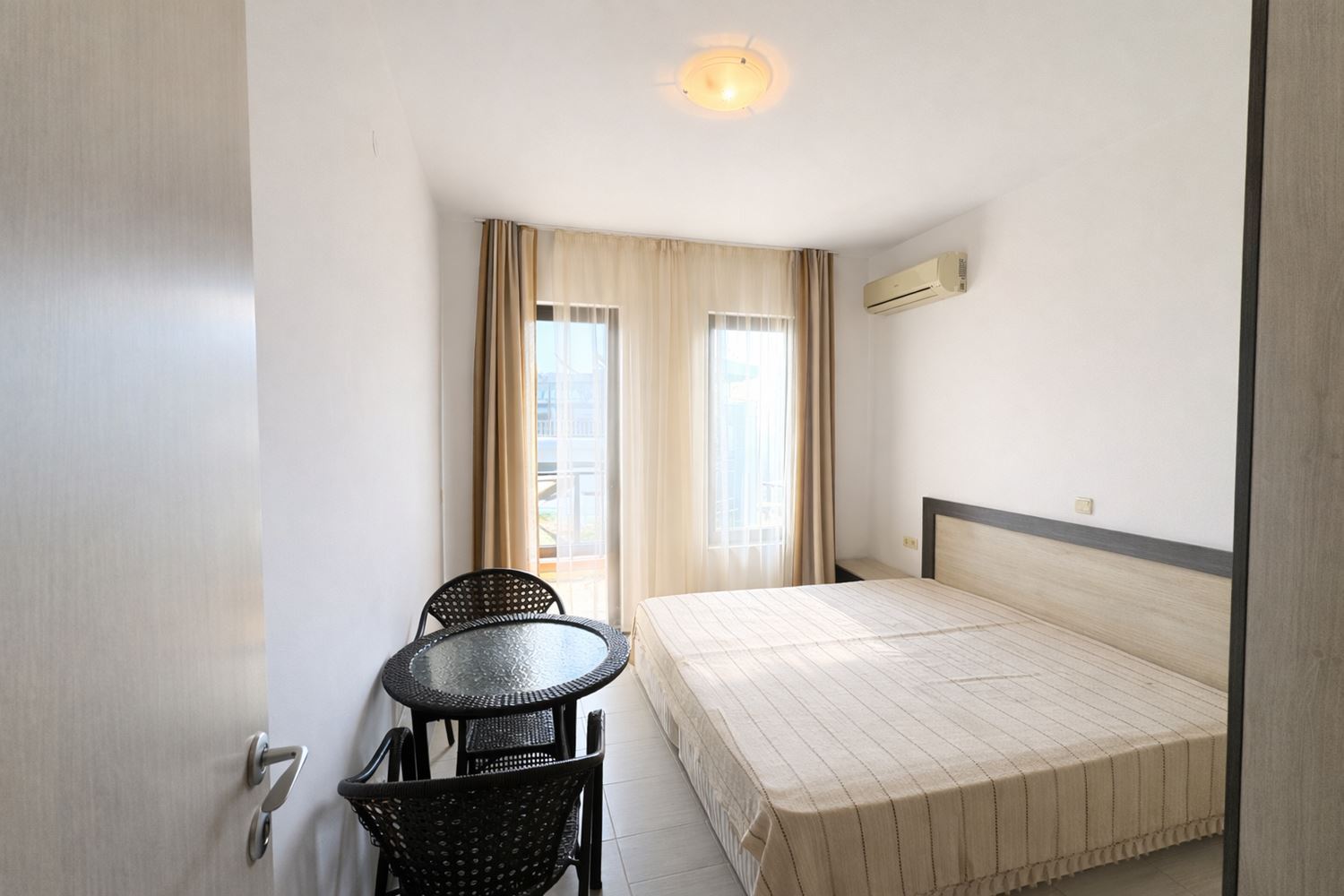 Two-bedroom apartment with sea panorama and private beach in a prestigious complex in Chernomorets