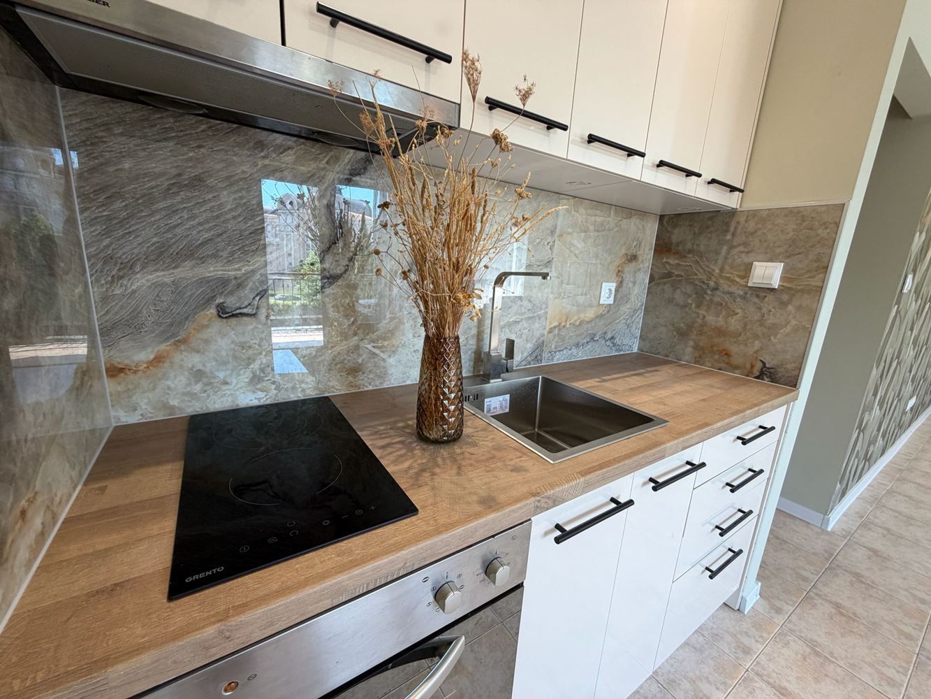 Bright and Spacious One-Bedroom Apartment with Beautiful Pool Views on the Border Between Sunny Beach and Sveti Vlas