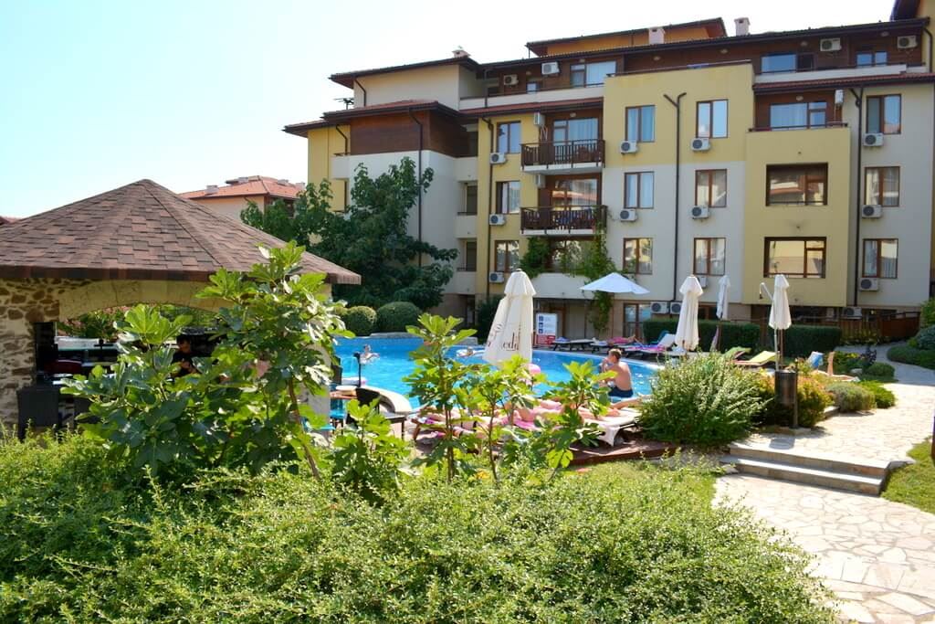 One-Bedroom Apartment on the First Sea Line in Sveti Vlas – Prestigious Complex with Excellent Infrastructure