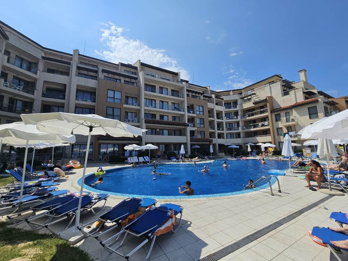Luxury three-bedroom apartment on the beachfront in Obzor – panoramic sea and mountain views