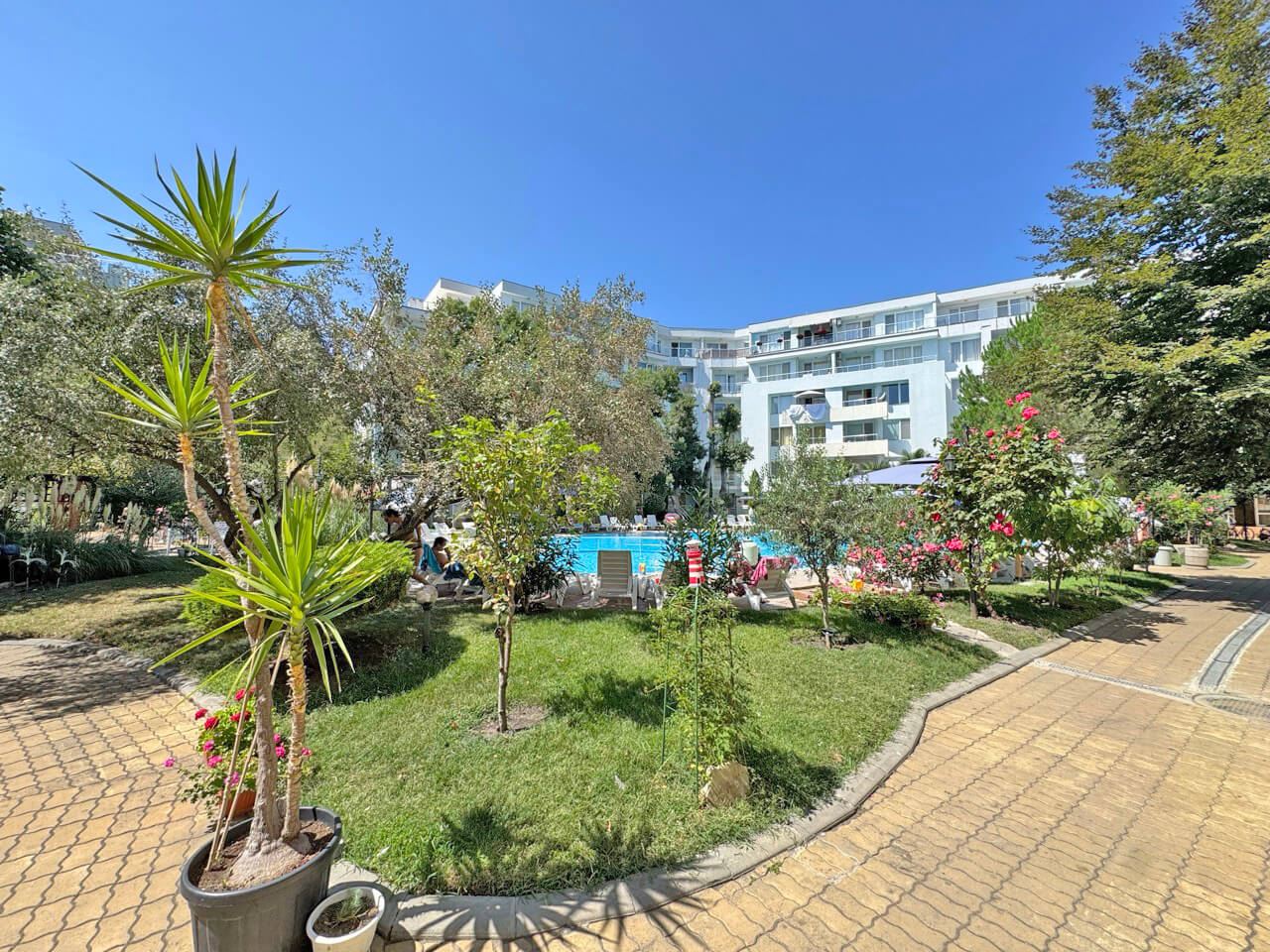 Two-room apartment with pool view, 100 m from the beach in Sunny Beach