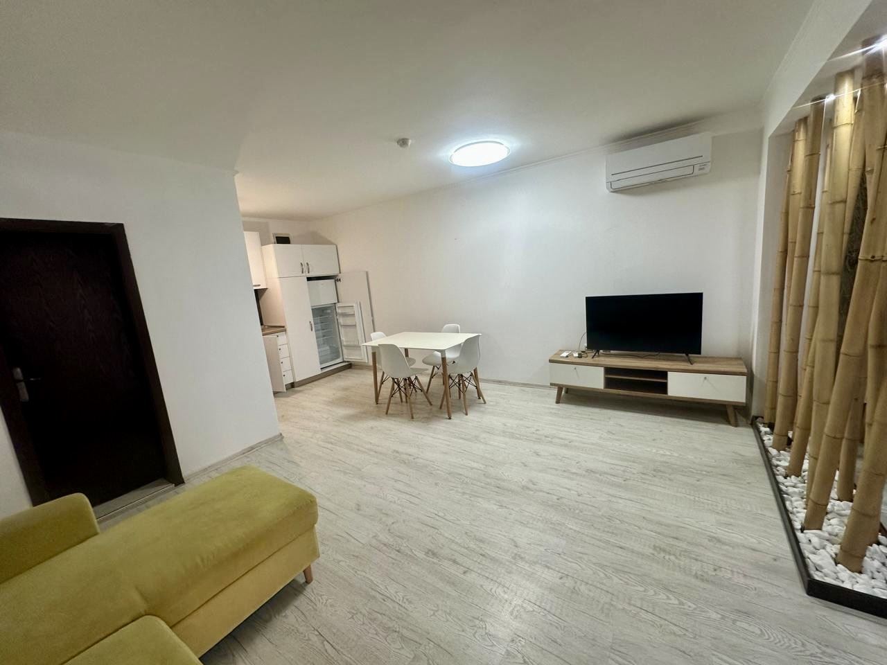 Spacious ground-floor studio with terrace and potential for a one-bedroom apartment – only 300 m from the sea