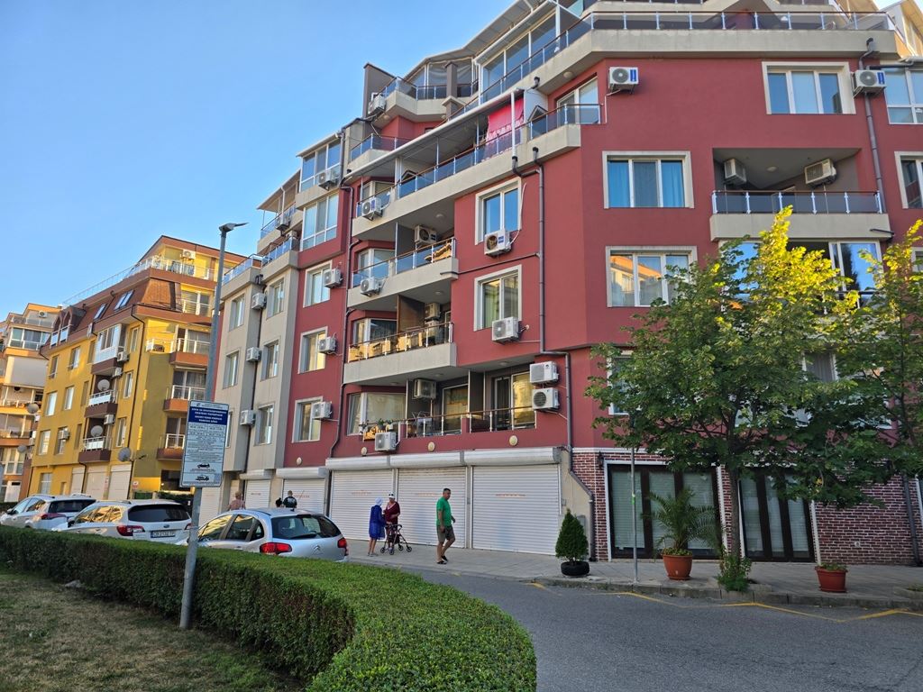 New One-Bedroom Apartment in Pomorie – Renovated, Ready for Furnishing, with a Spacious Balcony and Barbecue