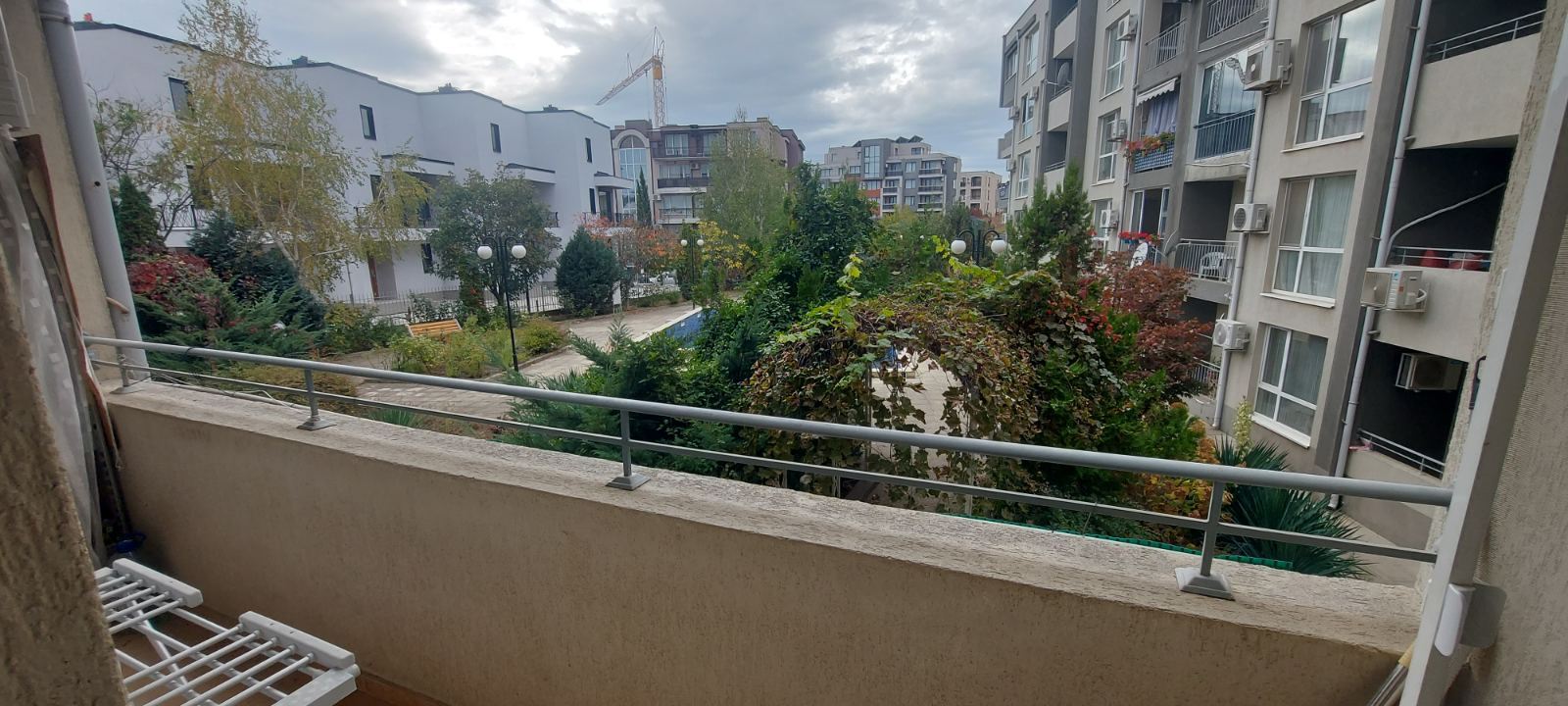 One-Bedroom Apartment in Sveti Vlas with a Low Maintenance Fee and Year-Round Amenities