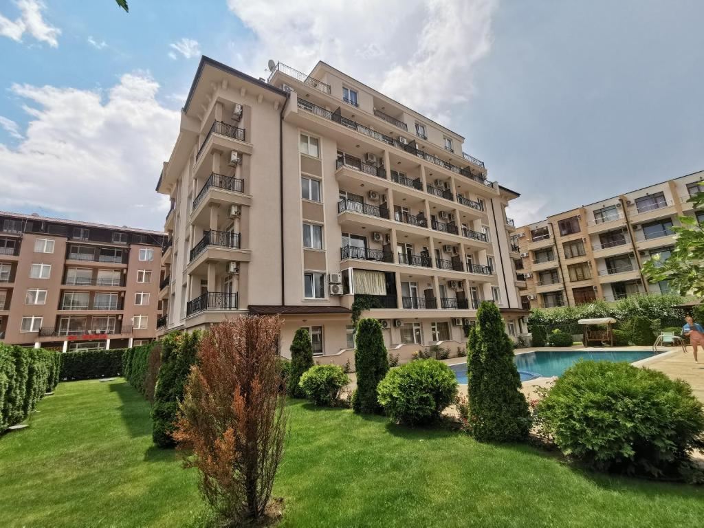 Spacious two-bedroom apartment in Sunny Beach – comfort, nature and low maintenance fee
