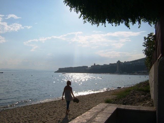One-Bedroom Apartment on the First Line to the Sea in a Secure Complex in Elenite