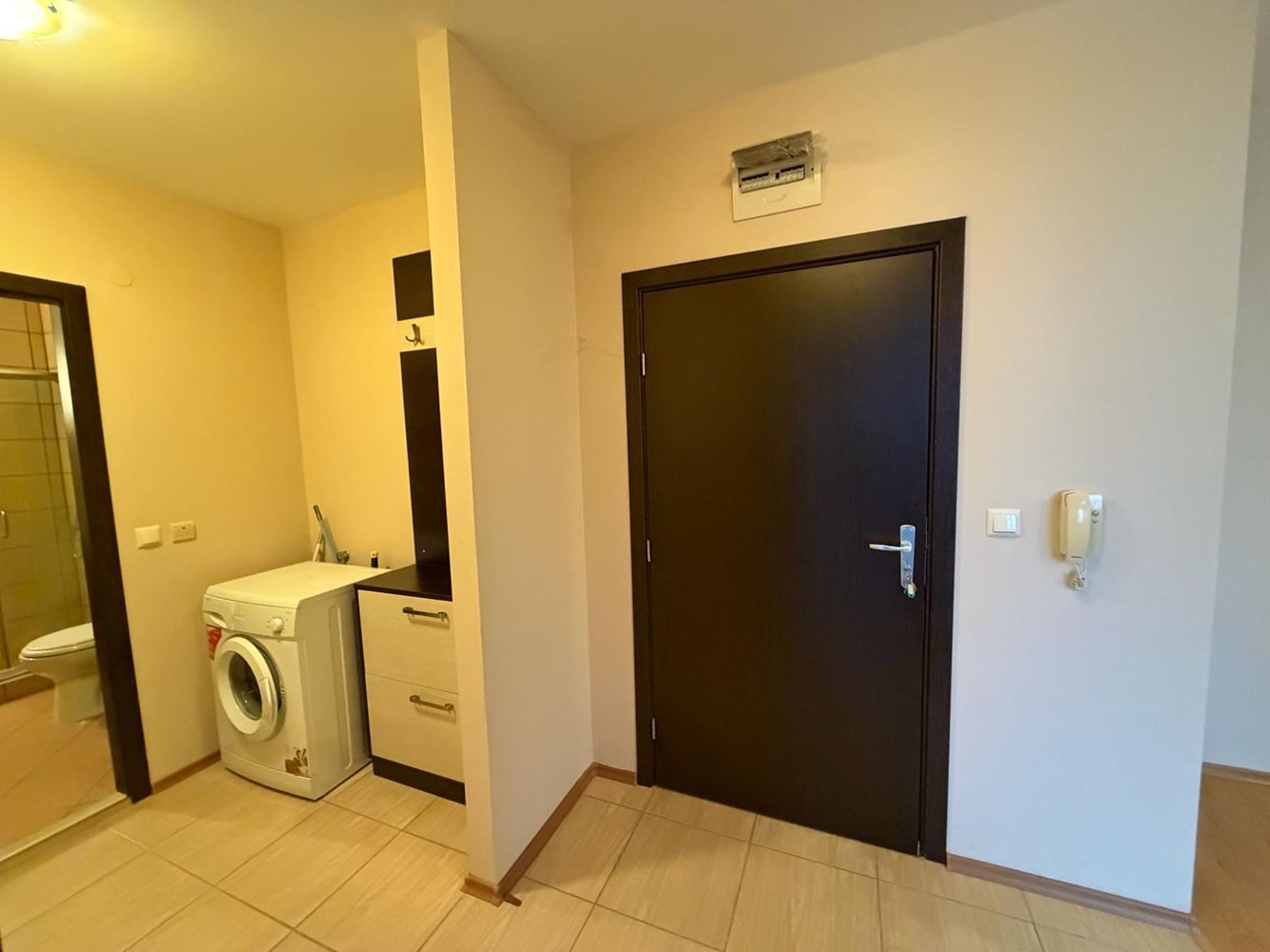Spacious three-room apartment in Nessebar – fully furnished, in a quiet and fast-developing area near the sea
