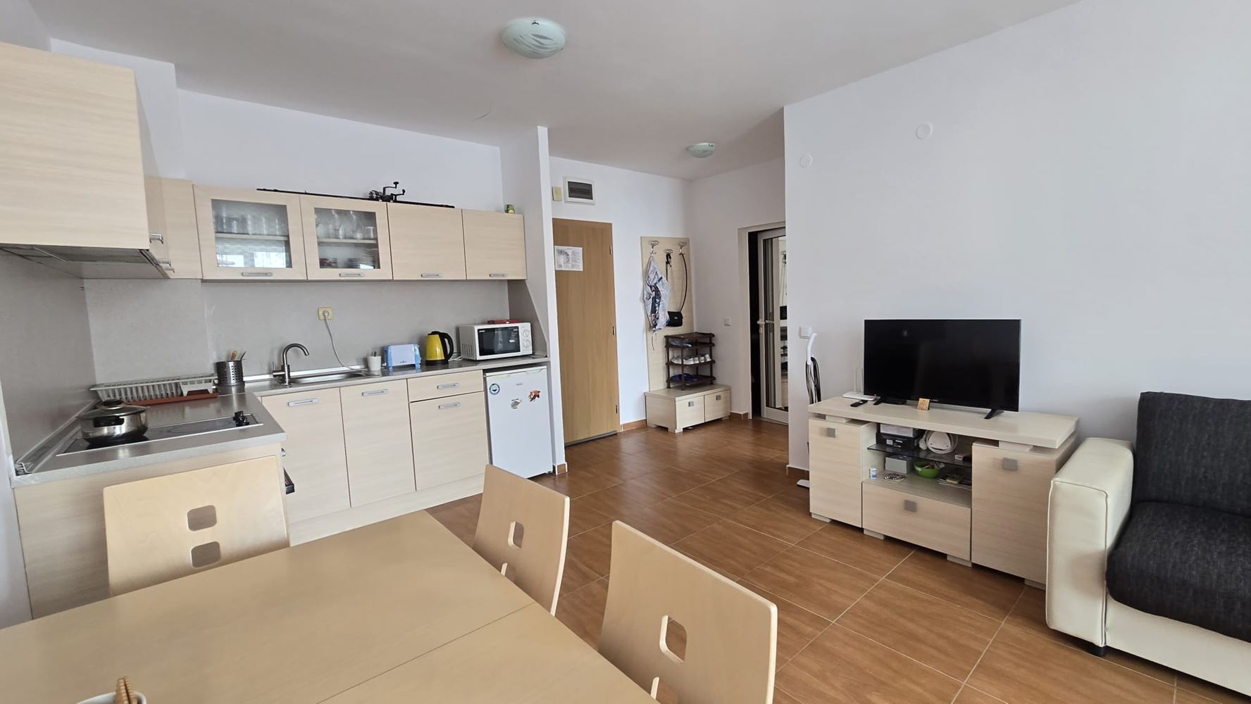 One-Bedroom Apartment with Pool View in Sveti Vlas – Just Steps from the Sea