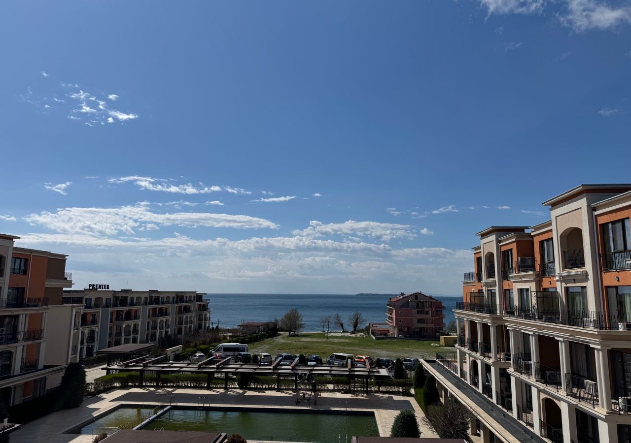 First-line studio with sea view in a luxury complex – fully furnished and ready to use