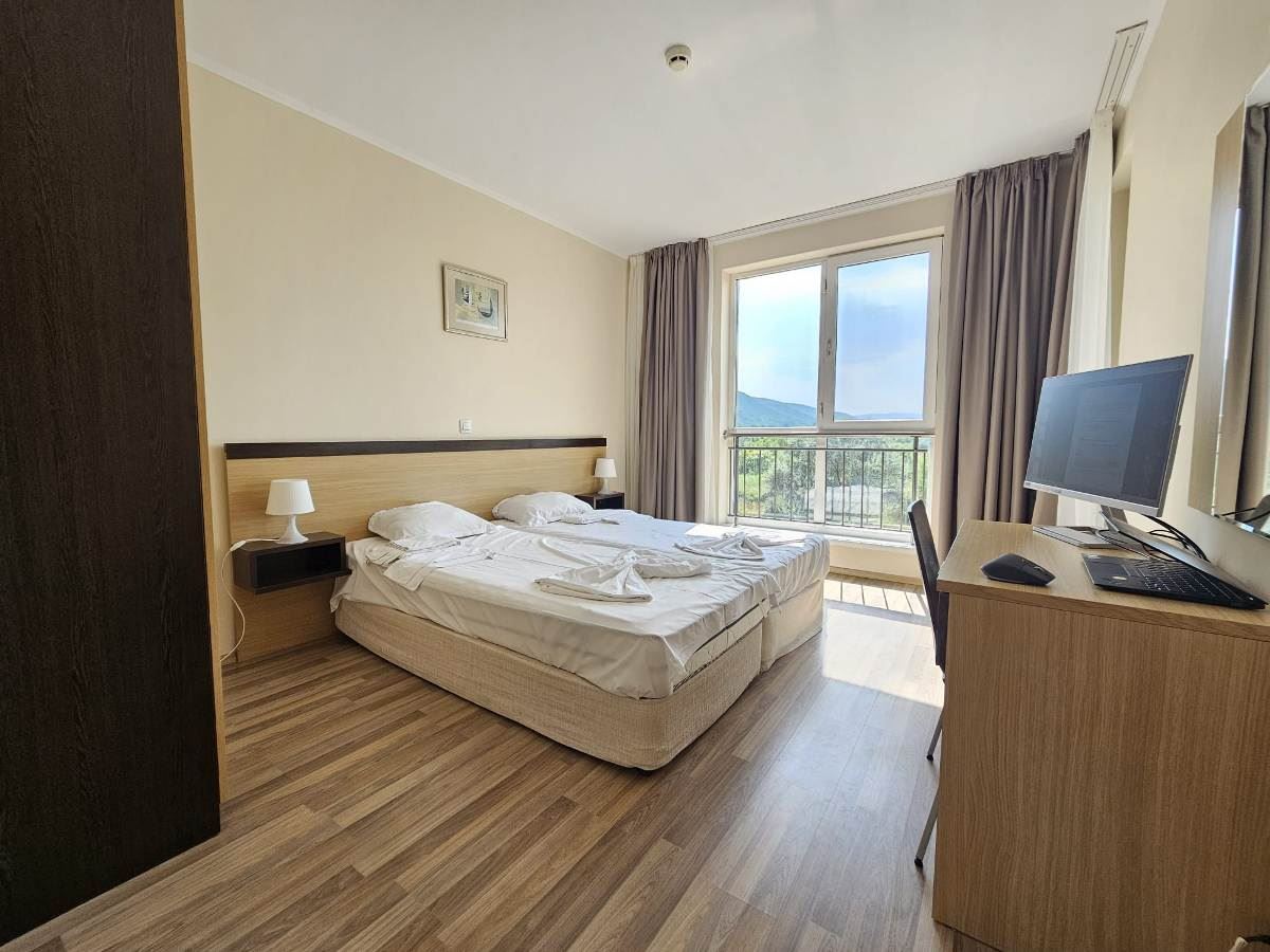 Luxury three-bedroom apartment on the beachfront in Obzor – panoramic sea and mountain views
