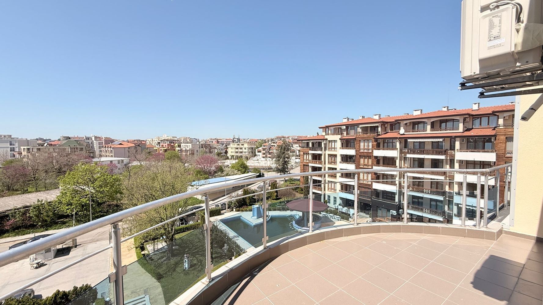 Luxury three-bedroom apartment on the first line in Ravda – space, prestige, and breathtaking sea panorama